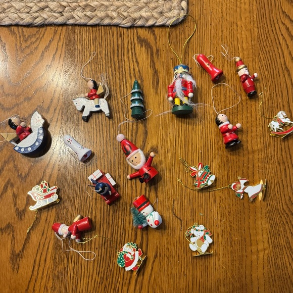 Miniature Wood Metal & Shatterproof Lot of 43 Christmas Tree Ornaments Vintage - Picture 4 of 9